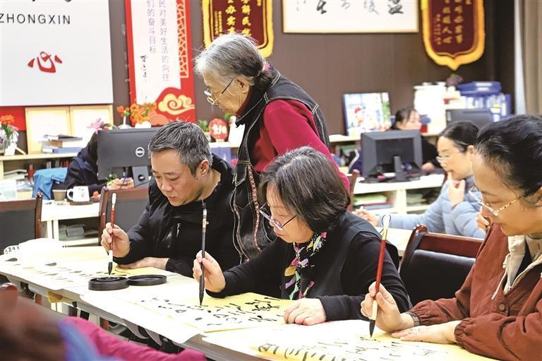 陕西建成191所慈善老年大学 2.3万余名老年人乐享文化养老